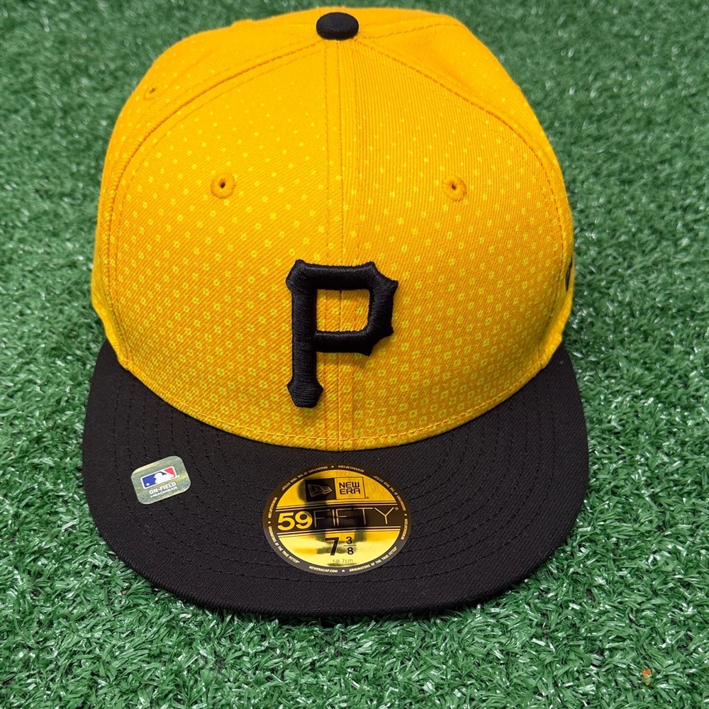 New Era Yellow and Black Pittsburgh Pirates 59FIFTY city connect hat 7 3/8 NWT